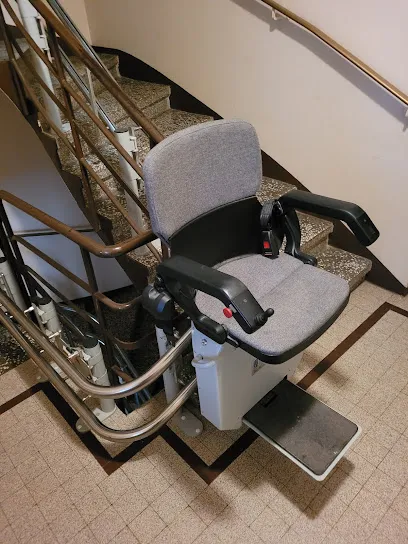 Photo de JR2A - Monte-escalier, plateforme PMR, Ascenseur privatif, Fermetures du bâtiment