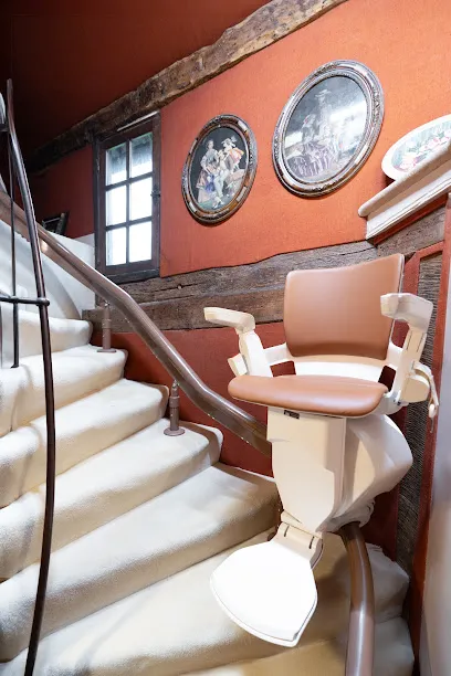 Photo de Monte escalier Bretagne | Expert solutions mobiles Rennes, ascenseur privatif, PVE | AMEO