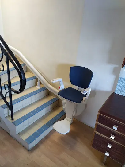 Photo de Spécialiste monte escalier, ascenseur maison en Normandie | Monte escalier Mayenne | AMEO